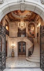 عمارت لوکس ۱۵۰۰ متری